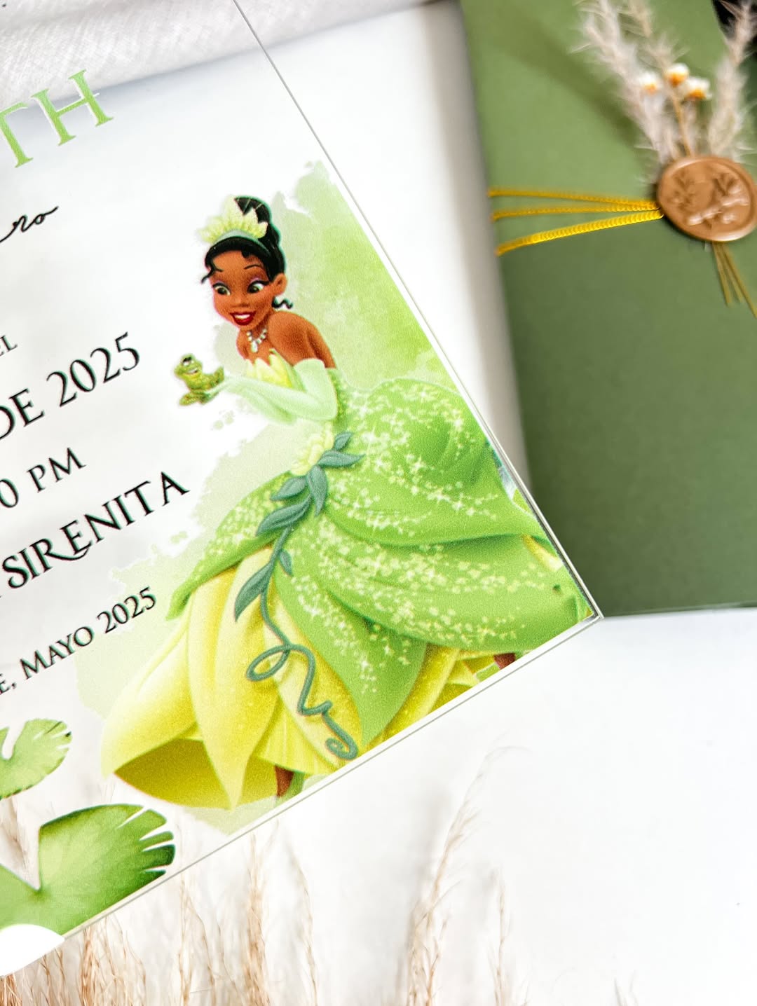 Para La Princesa De La Casa 👸🏻❤️ Una Bella Invitacion De Acrilico A Full Color Con Tematica De 3